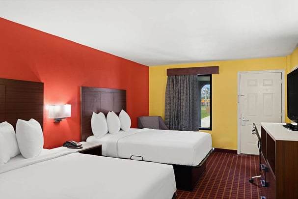 Double Queen Guestroom