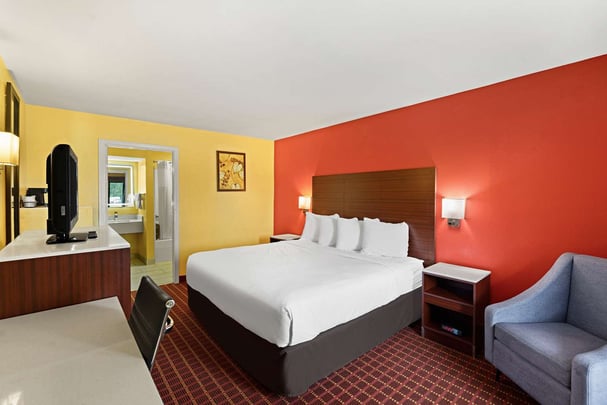 Mobility Accessible King Guestroom