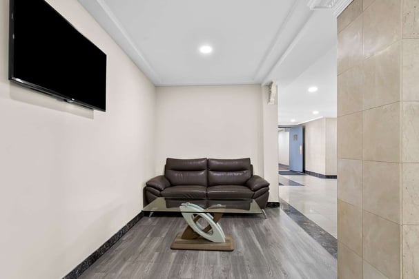 SureStay Windsor ON Lobby