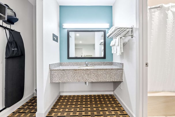 SureStay Huntsville AL King