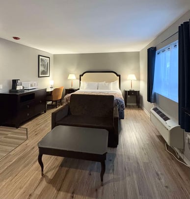 King Suite with Jetted Tub