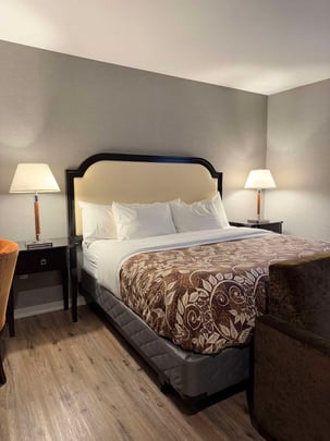 King Suite with Jetted Tub