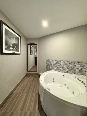 King Suite with Jetted Tub