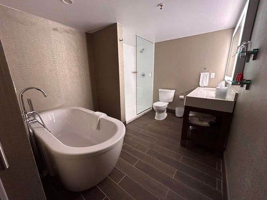 King Suite with Soaker Tub