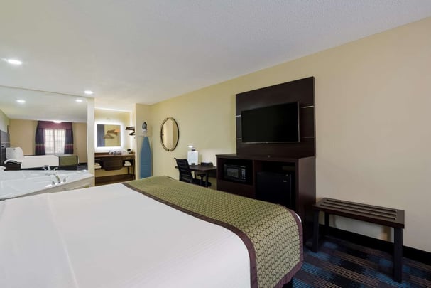 King Guestroom with Hot Tub
