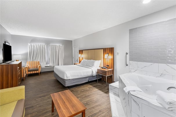 King Suite with Whirlpool and Fireplace