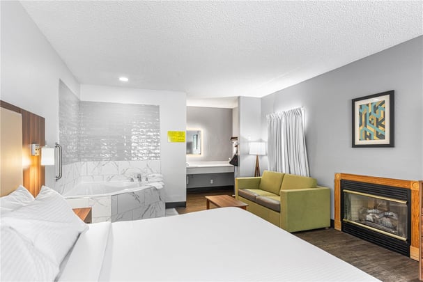 King Suite with Whirlpool and Fireplace