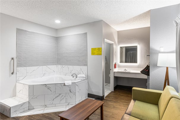 King Suite with Whirlpool and Fireplace