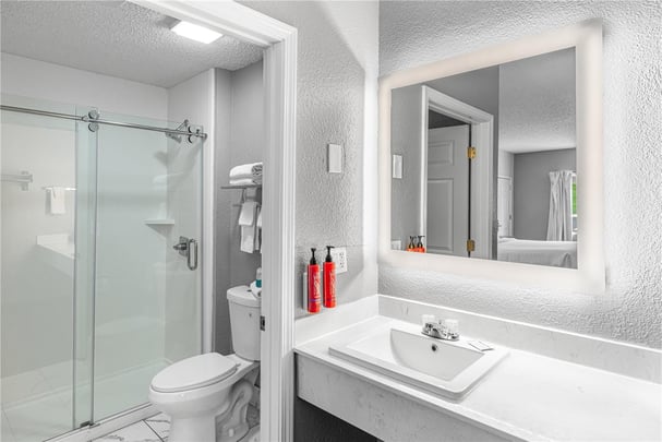 King Suite with Whirlpool and Fireplace