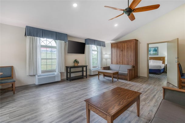 2 Room King Suite with Sofabed