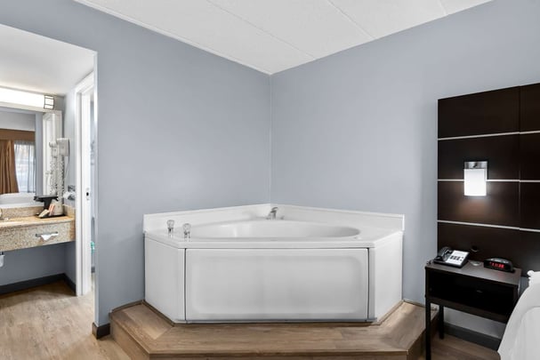 Jacuzzi King Room