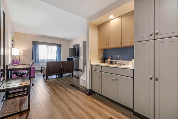 Guest Room Suite King