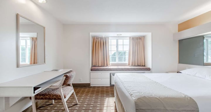 Mobility Accessible Queen