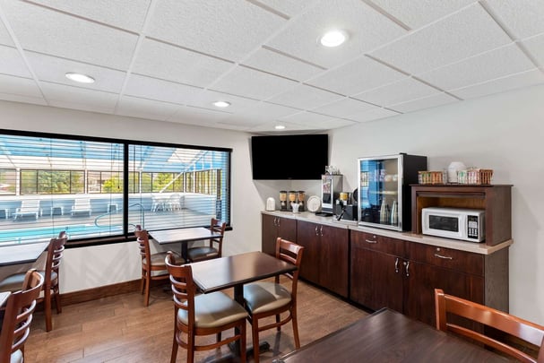 BW Grayson KY Breakfast Area