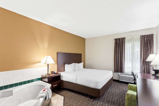 BW Grayson KY ADA King Jacuzzi