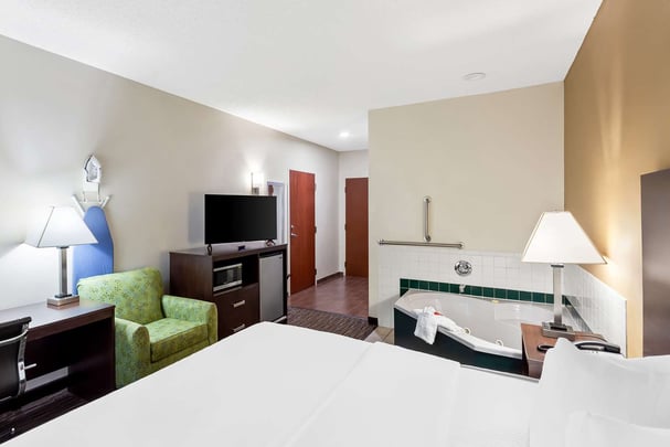 BW Grayson KY ADA King Jacuzzi