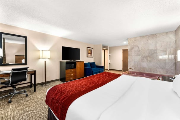 SureStay Reading PA King JettedTub