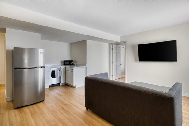 King Suite w/ Kitchen