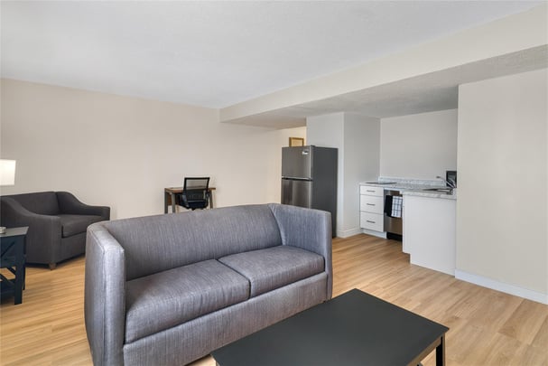 King Suite w/ Kitchen