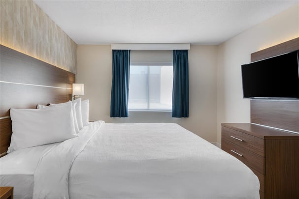 King Suite w/ Kitchen