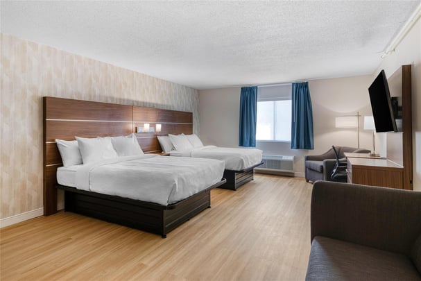 Double Queen w/ Sofa