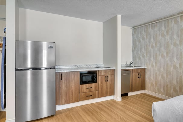 Double Queen w/ Full Kitchen