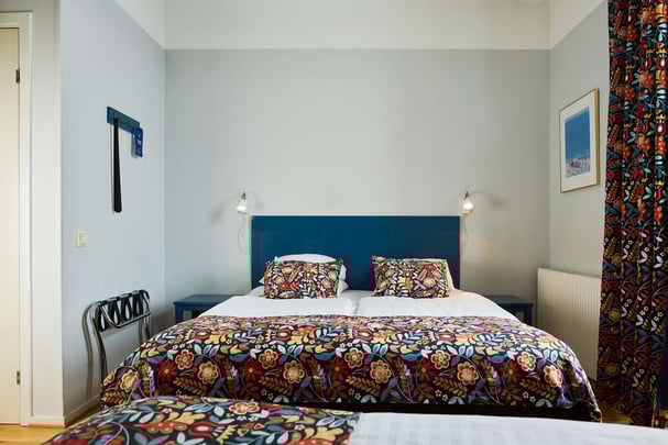 Family queen and single