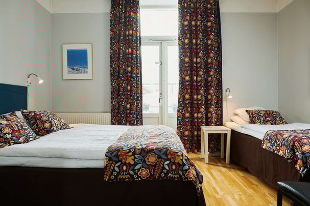 Family queen and single