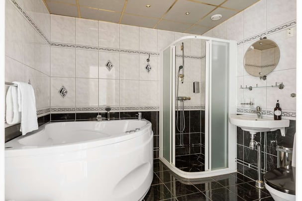 Deluxe king bath jettub BW jaby Herrg rd