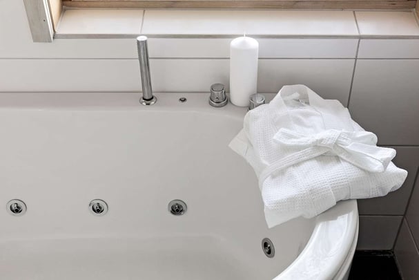 King bathroom BW R dmannen