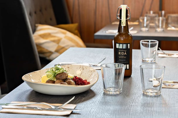 Hotel Falkoping restaurant meal