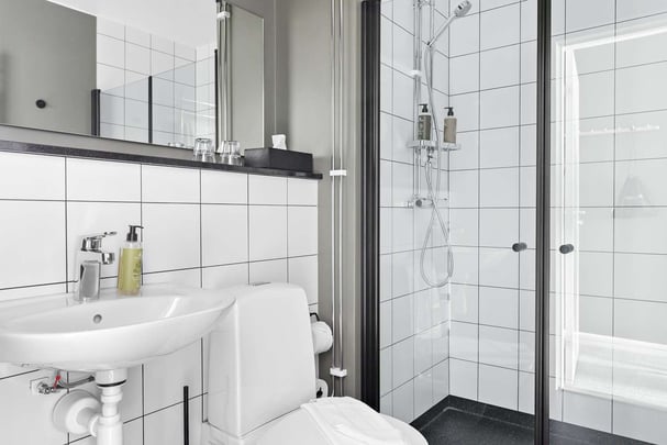 Hotel Falkoping bathroom Standard Premium