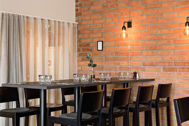 Hotel Falkoping high table teaterbaren