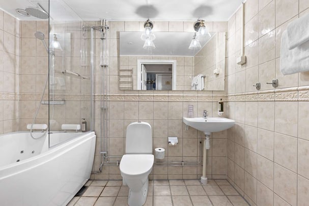 King premium bath Nora Stadshotell BW