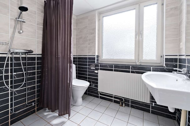 Superior family bathroom Sure Hotel by BW lgen