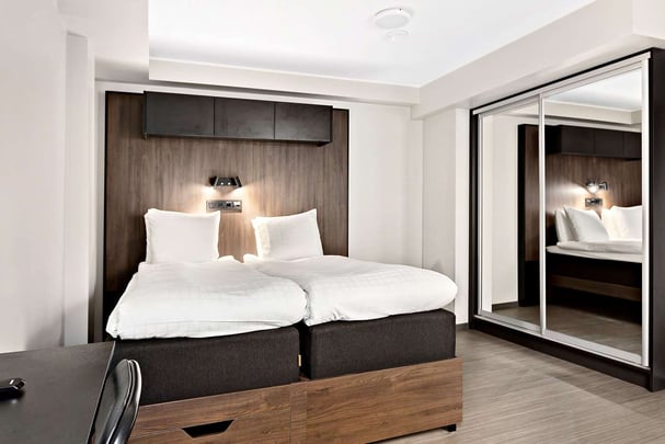 Standard Bed & Closet