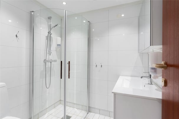 Junior Suite Bathroom