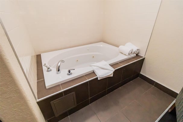 Jacuzzi Suite