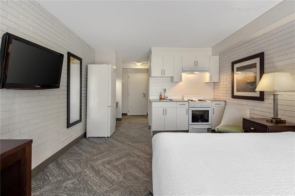 One Queen Kitchenette