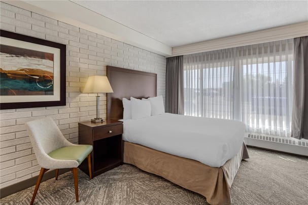 One Queen Kitchenette