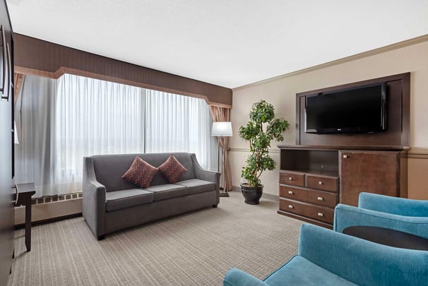 7Th Floor Plaza Suite