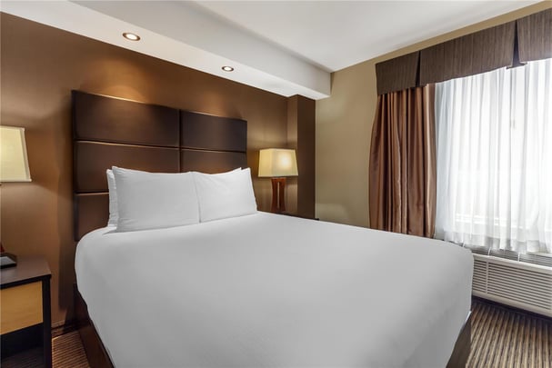 SFA Queen Kitchenette