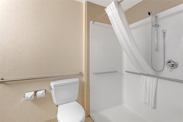 ADA - 1 Queen Bed w/ Roll In Shower