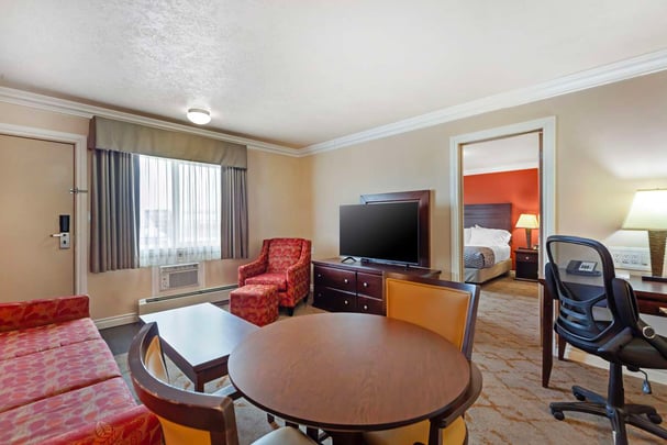 Queen Apartment with Kitchen and Sofabed