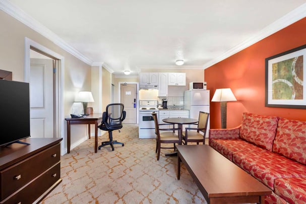 Queen Apartment with Kitchen and Sofabed