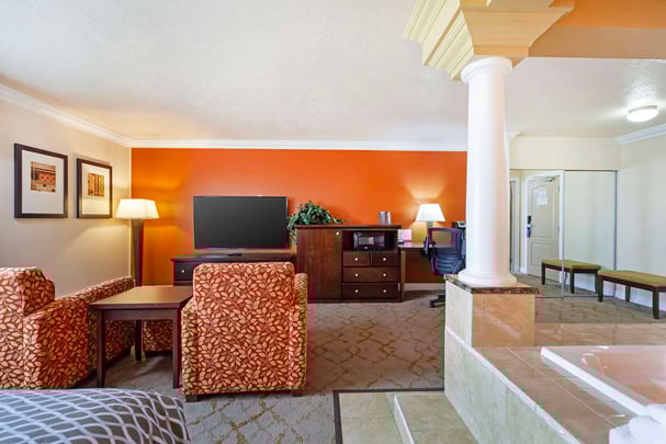 King Suite with Jetted Tub