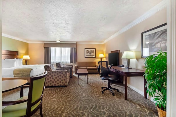 King Suite with Interior Access
