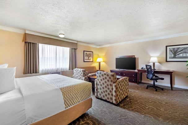 King Suite with Interior Access