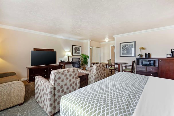 King Suite with Interior Access