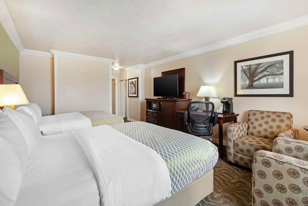 Double Queen Pet-Friendly Guestroom